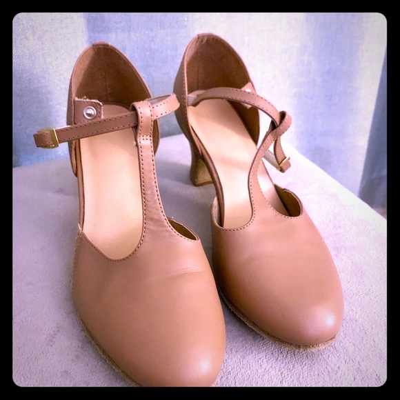 so danca t strap character shoes